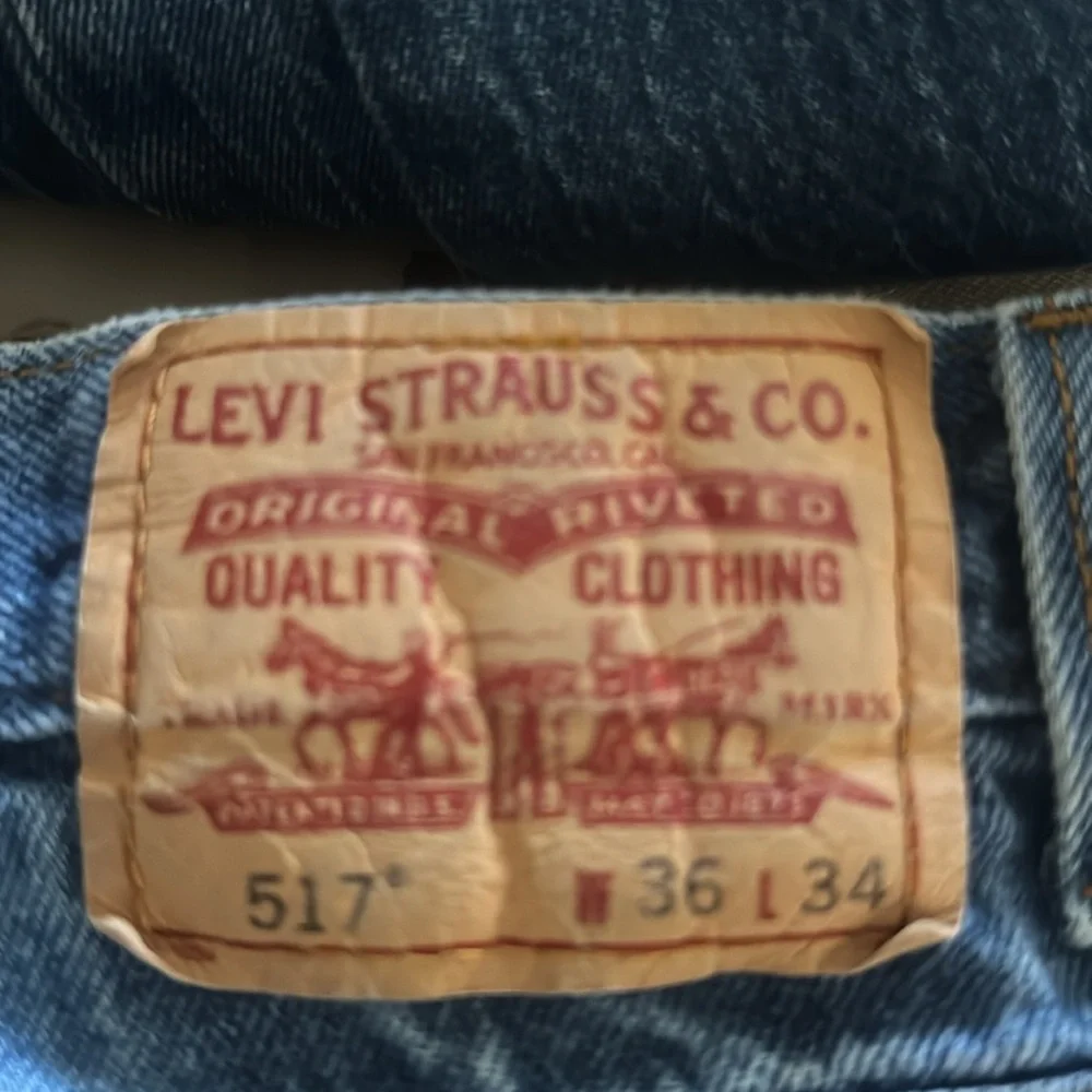 Levi's Blue Straight Jeans with Lived-In Appeal - Picture 3 of 3